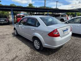 FORD - FIESTA - 2007/2008 - Prata - R$ 25.900,00