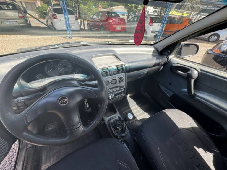 CHEVROLET - CORSA - 2004/2004 - Preta - R$ 16.900,00