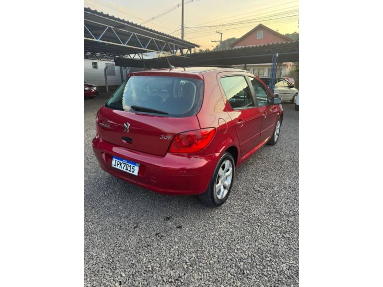 PEUGEOT - 307 - 2008/2009 - Vermelha - R$ 27.900,00