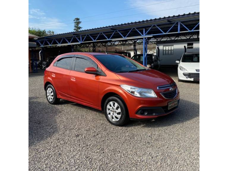 CHEVROLET - ONIX - 2013/2013 - Laranja - R$ 44.900,00