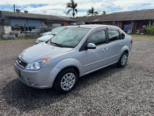 FORD - FIESTA - 2007/2008 - Prata - R$ 25.900,00