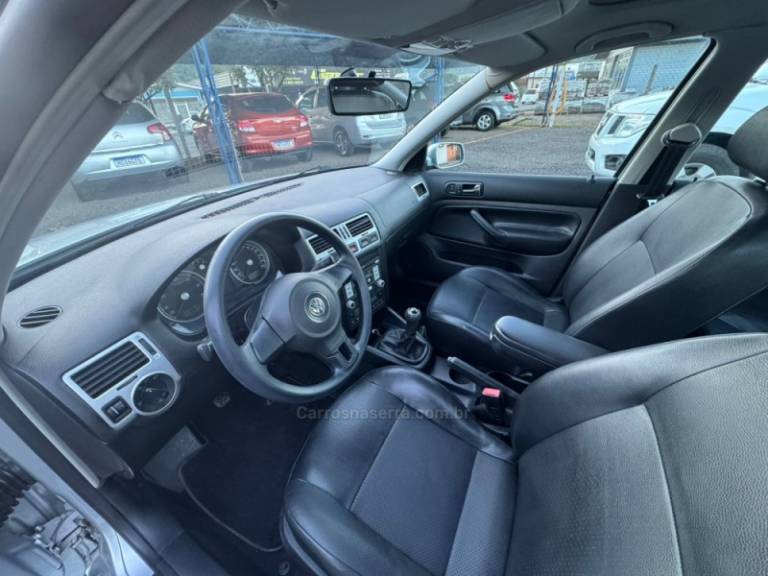 VOLKSWAGEN - BORA - 2010/2011 - Prata - R$ 48.900,00