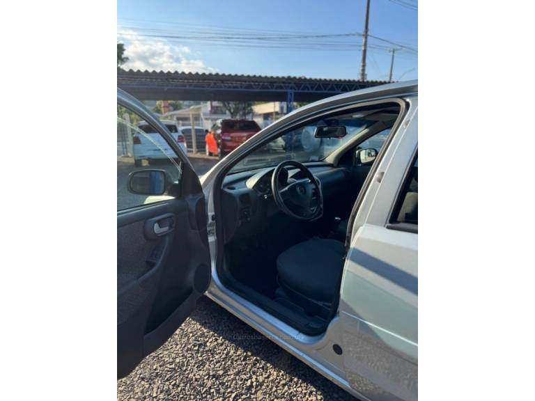 CHEVROLET - CORSA - 2010/2011 - Prata - R$ 32.900,00