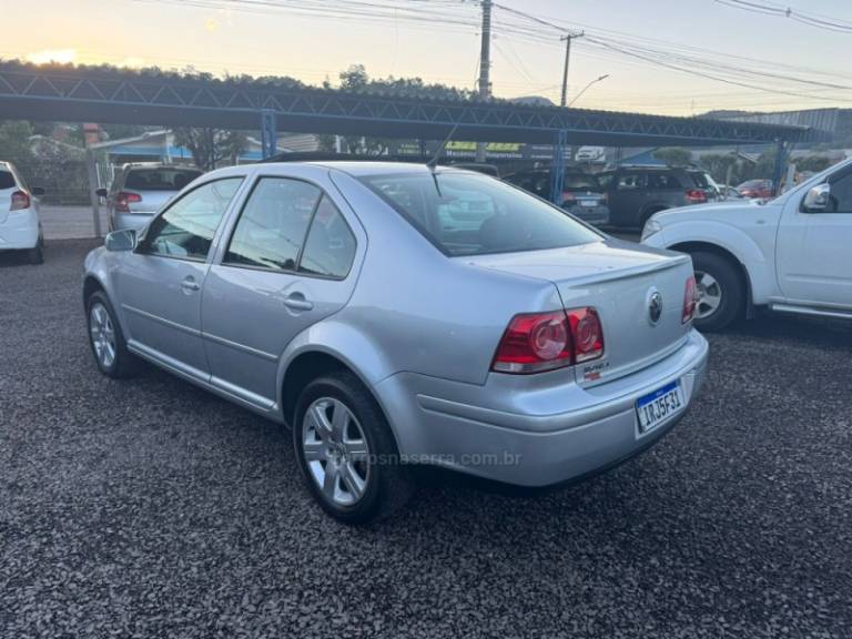 VOLKSWAGEN - BORA - 2010/2011 - Prata - R$ 48.900,00