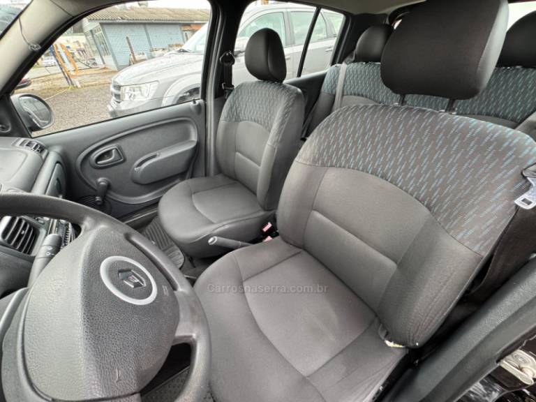 RENAULT - CLIO - 2015/2015 - Preta - R$ 28.900,00