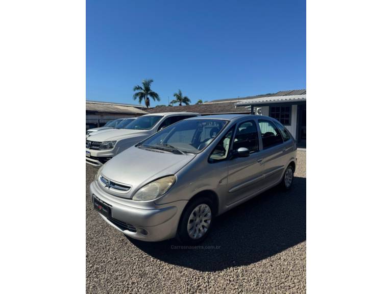 CITROËN - XSARA PICASSO - 2003/2004 - Prata - R$ 12.900,00