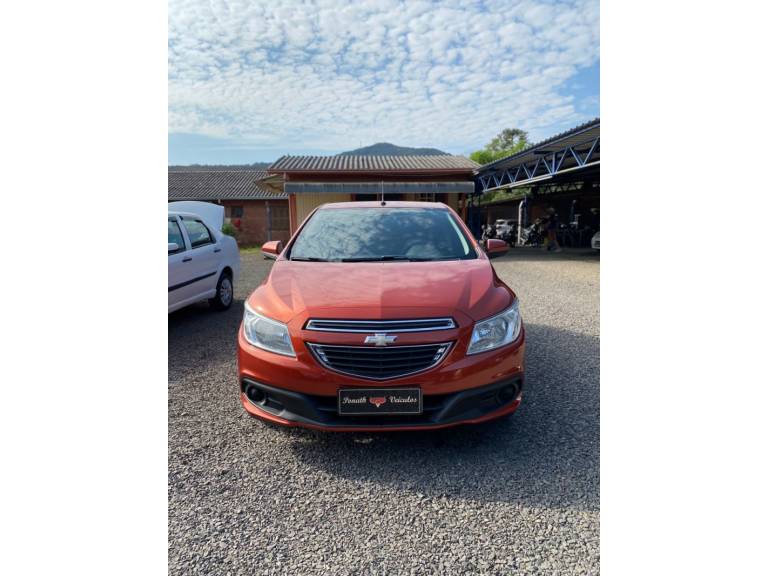 CHEVROLET - ONIX - 2013/2013 - Laranja - R$ 44.900,00