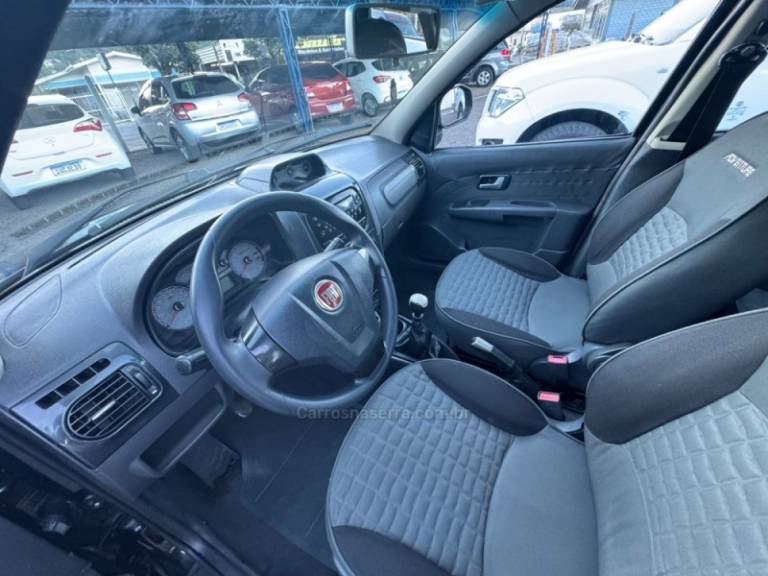 FIAT - PALIO - 2013/2014 - Preta - R$ 32.900,00