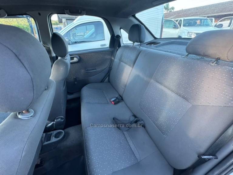 CHEVROLET - CORSA - 2010/2011 - Prata - R$ 32.900,00