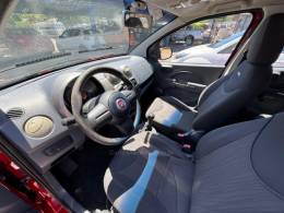 FIAT - UNO - 2010/2011 - Vermelha - R$ 32.900,00