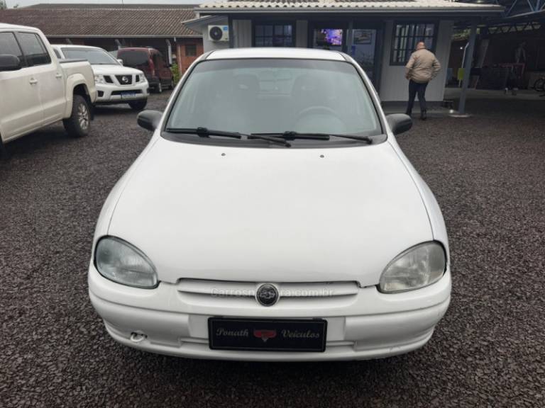 CHEVROLET - CORSA - 1996/1997 - Branca - R$ 12.900,00