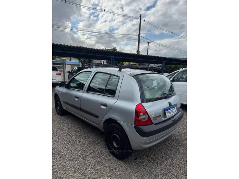 RENAULT - CLIO - 2005/2006 - Prata - R$ 14.900,00