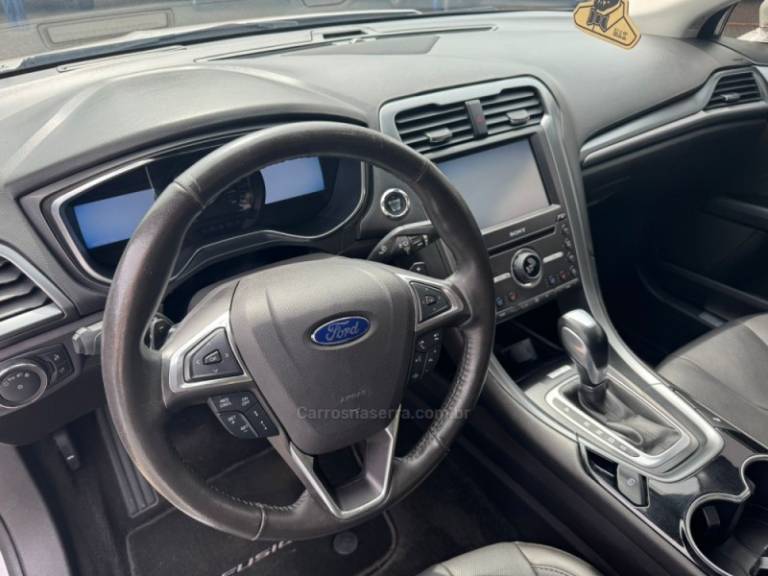 FORD - FUSION - 2015/2016 - Branca - R$ 88.900,00