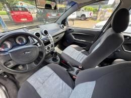 FORD - FIESTA - 2007/2008 - Prata - R$ 25.900,00