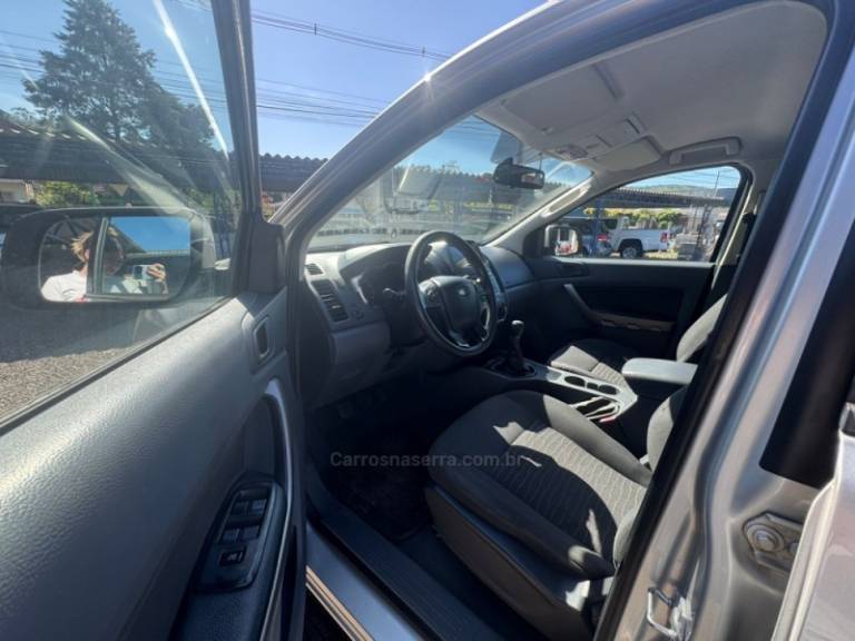 FORD - RANGER - 2014/2015 - Prata - R$ 88.900,00