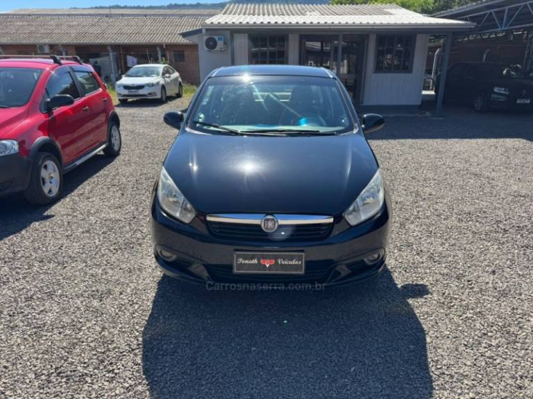 FIAT - SIENA - 2012/2013 - Preta - R$ 38.900,00