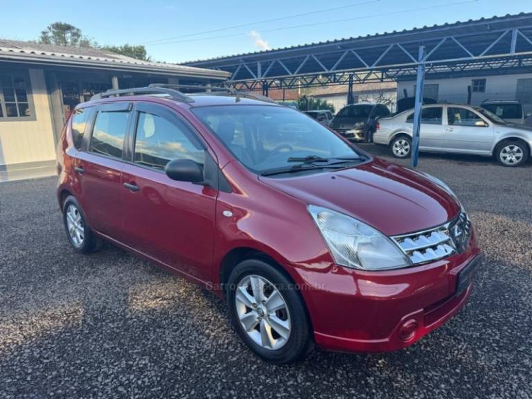 NISSAN - LIVINA - 2011/2012 - Vermelha - R$ 34.900,00