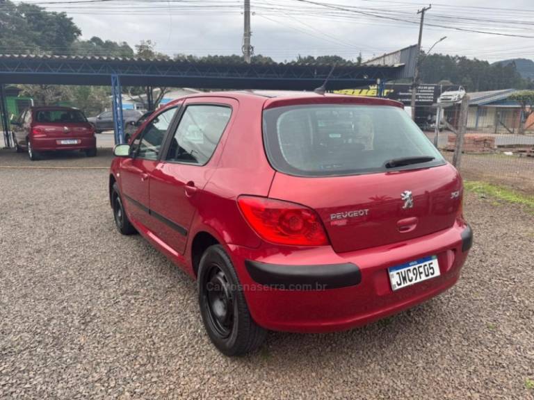 PEUGEOT - 307 - 2009/2010 - Vermelha - R$ 25.900,00