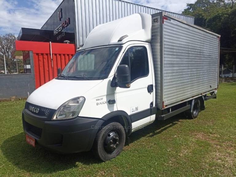 IVECO - DAILY - 2013/2014 - Branca - R$ 145.900,00