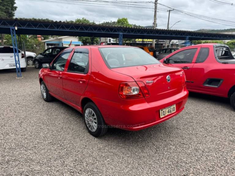FIAT - SIENA - 2007/2008 - Vermelha - R$ 24.900,00