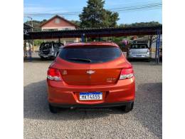 CHEVROLET - ONIX - 2013/2013 - Laranja - R$ 44.900,00