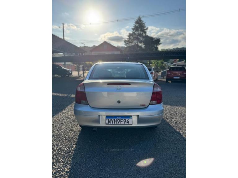 CHEVROLET - CORSA - 2010/2011 - Prata - R$ 32.900,00