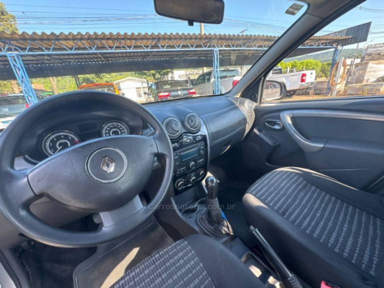 RENAULT - SANDERO - 2013/2014 - Prata - R$ 35.900,00