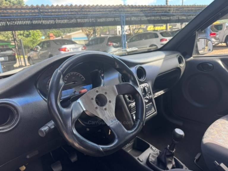 CHEVROLET - CELTA - 2002/2003 - Preta - R$ 13.900,00