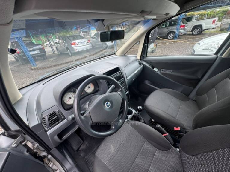 FIAT - IDEA - 2005/2006 - Branca - R$ 25.900,00