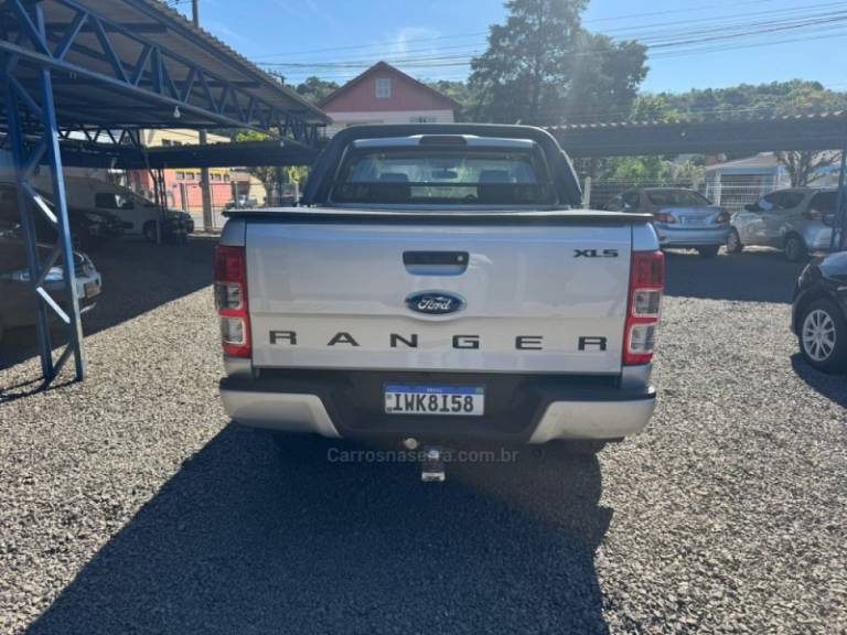FORD - RANGER - 2014/2015 - Prata - R$ 88.900,00