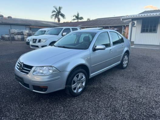 VOLKSWAGEN - BORA - 2010/2011 - Prata - R$ 48.900,00