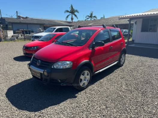 VOLKSWAGEN - CROSSFOX - 2007/2008 - Vermelha - R$ 34.900,00