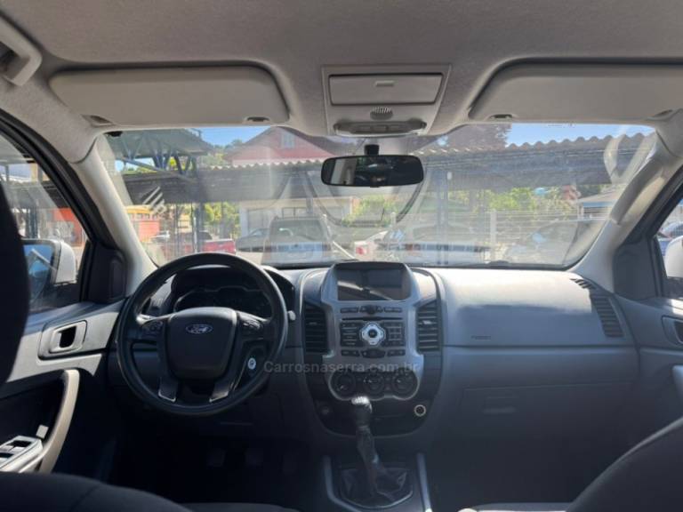FORD - RANGER - 2014/2015 - Prata - R$ 88.900,00