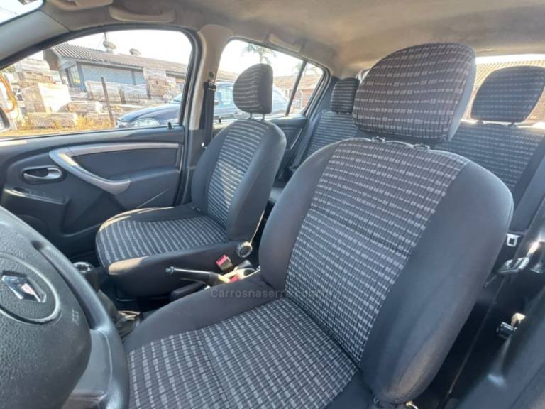 RENAULT - SANDERO - 2013/2014 - Prata - R$ 35.900,00