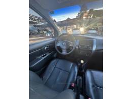 NISSAN - LIVINA - 2011/2012 - Vermelha - R$ 34.900,00
