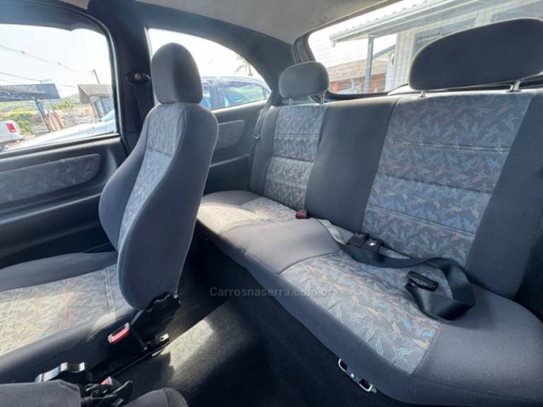 CHEVROLET - CELTA - 2002/2003 - Preta - R$ 13.900,00