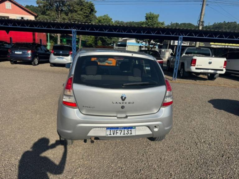 RENAULT - SANDERO - 2013/2014 - Prata - R$ 35.900,00