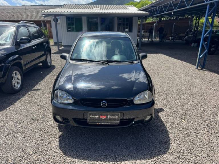 CHEVROLET - CORSA - 2004/2004 - Preta - R$ 16.900,00