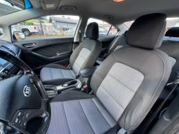 KIA MOTORS - CERATO - 2014/2015 - Branca - R$ 68.900,00