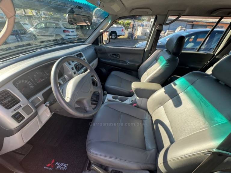 MITSUBISHI - PAJERO - 2003/2004 - Preta - R$ 52.900,00