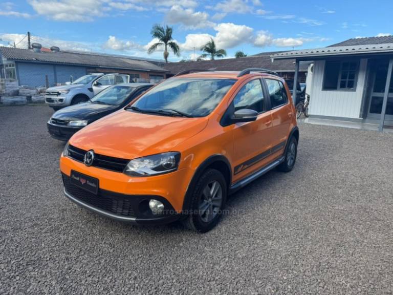 VOLKSWAGEN - CROSSFOX - 2012/2012 - Laranja - R$ 44.900,00