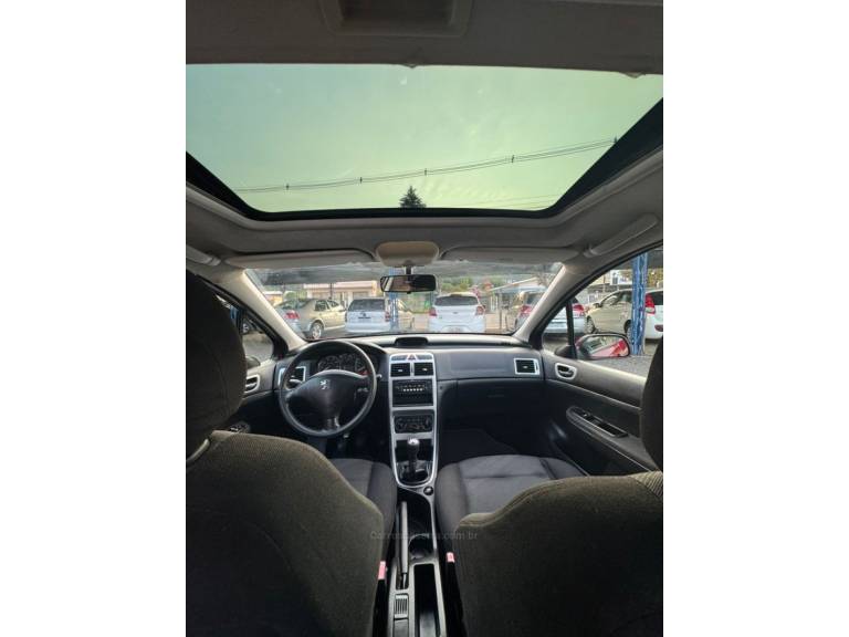 PEUGEOT - 307 - 2008/2009 - Vermelha - R$ 27.900,00
