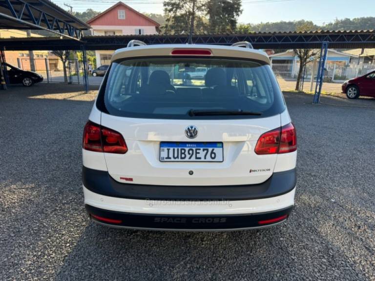 VOLKSWAGEN - SPACE CROSS - 2012/2013 - Branca - R$ 44.900,00