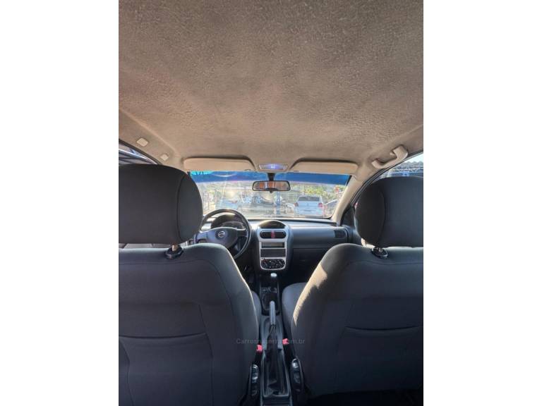 CHEVROLET - CORSA - 2010/2011 - Prata - R$ 32.900,00