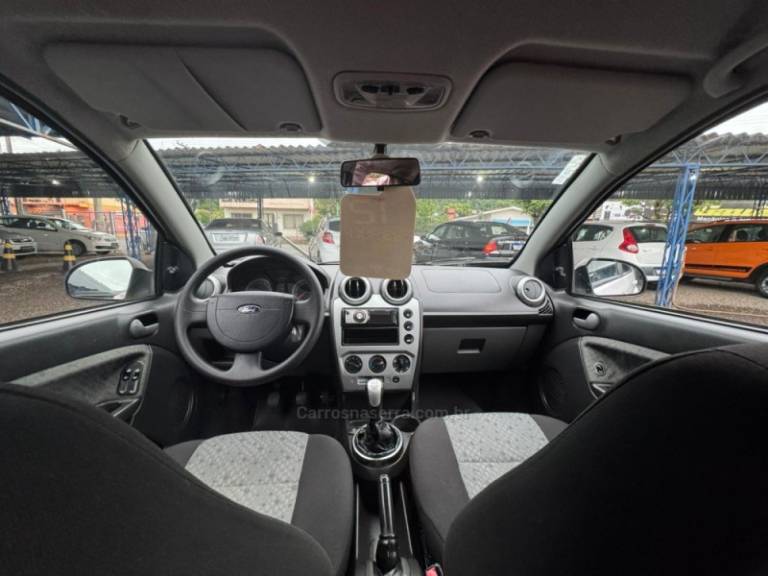 FORD - FIESTA - 2011/2012 - Branca - R$ 33.900,00