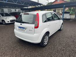 FORD - FIESTA - 2011/2012 - Branca - R$ 33.900,00