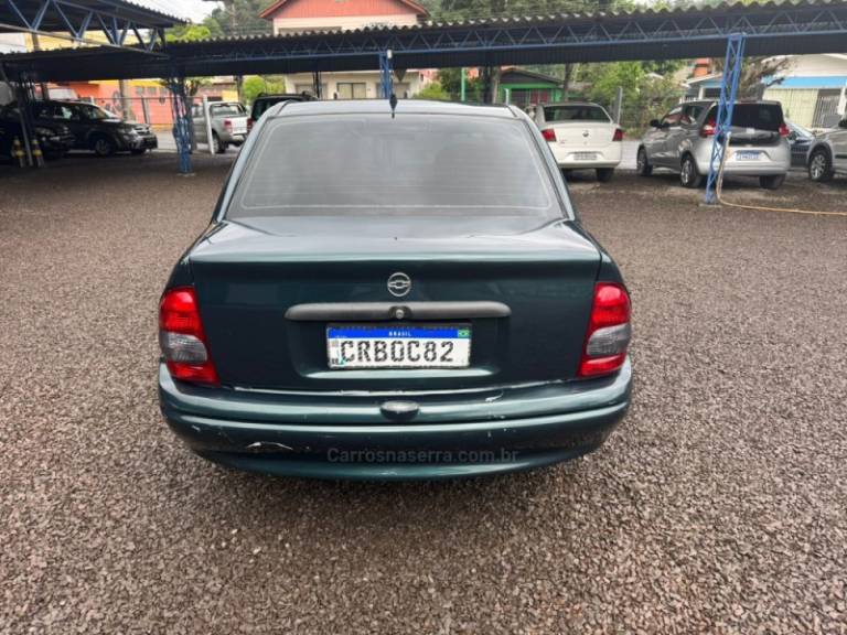CHEVROLET - CORSA - 1999/1999 - Verde - R$ 10.900,00