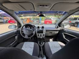 FORD - FIESTA - 2007/2008 - Prata - R$ 25.900,00