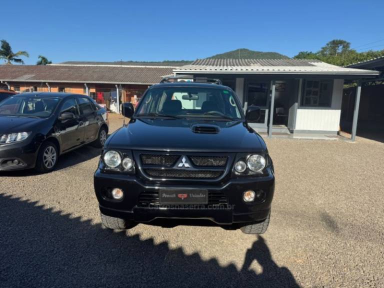 MITSUBISHI - PAJERO - 2003/2004 - Preta - R$ 52.900,00