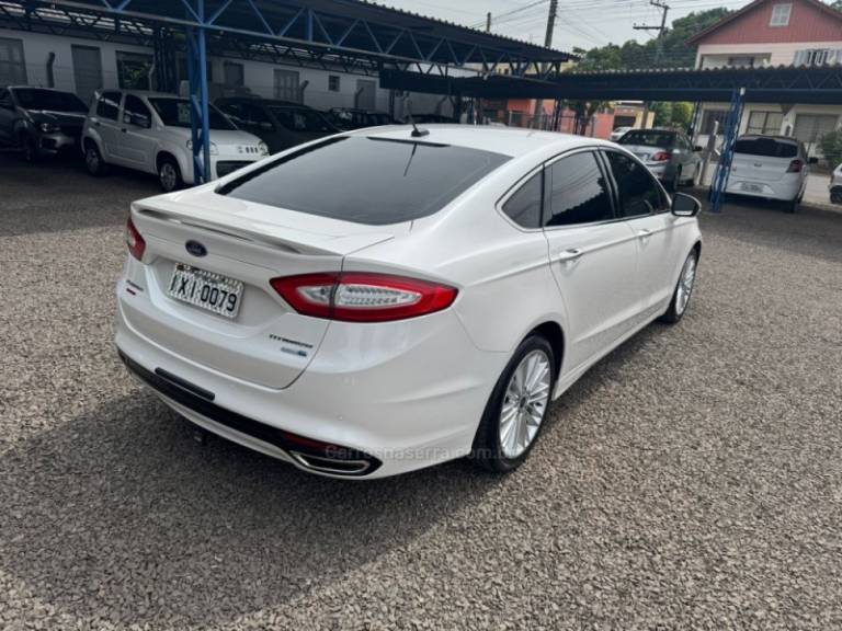 FORD - FUSION - 2015/2016 - Branca - R$ 88.900,00